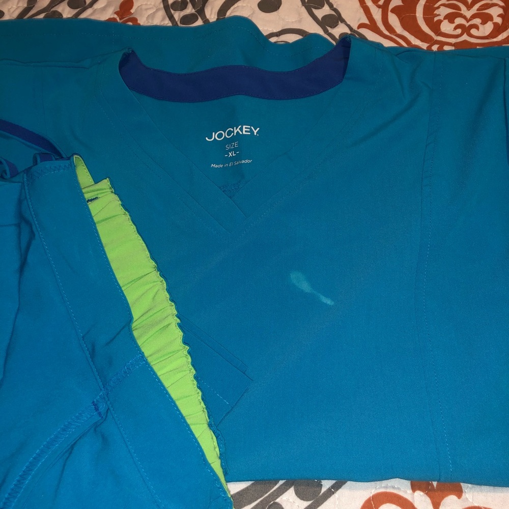 Scrub set